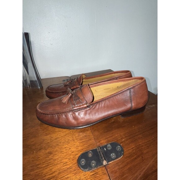 Magnanni Brown Leather Loafer Dress Shoes 9 Almond Toe Tassle 10265 Quiet Luxury